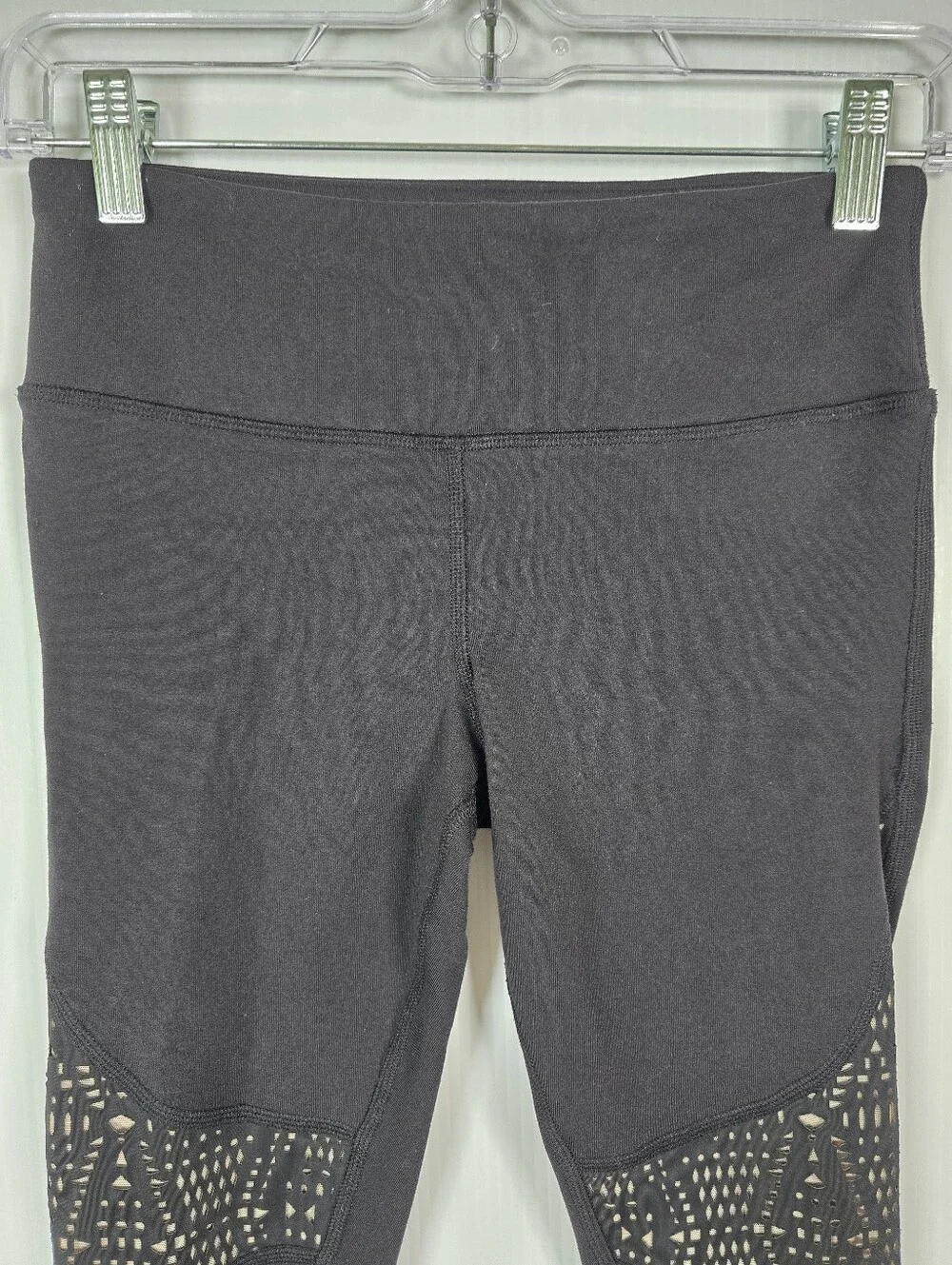 ALO West Coast Black Leggings Geometric Laser-Cut Panels Activewear Size XS